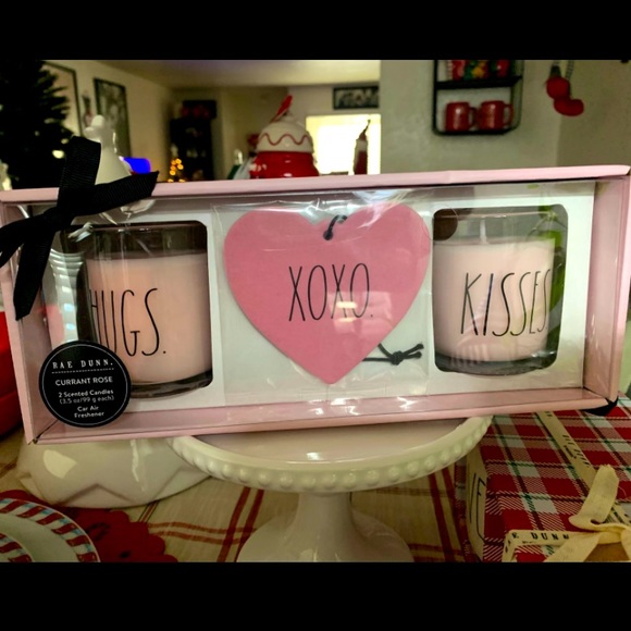 Rae Dunn Valentine’s Day Candle Set - Picture 1 of 1